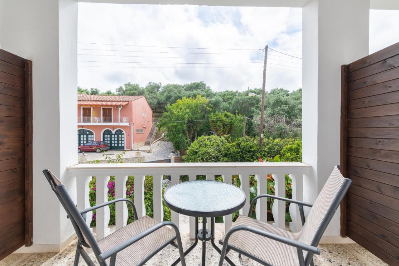 Galini Beach Studios And Penthouse Mesongí Exterior foto